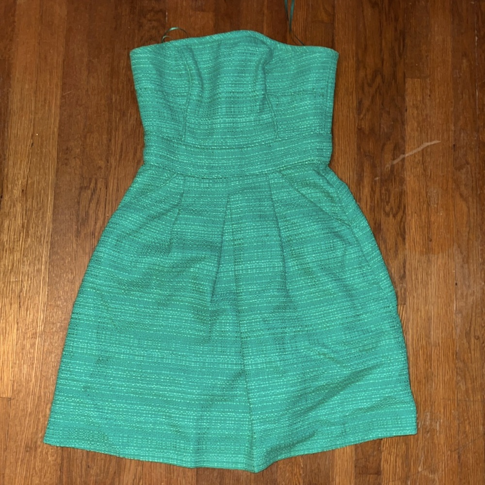 Green strapless dress with pockets